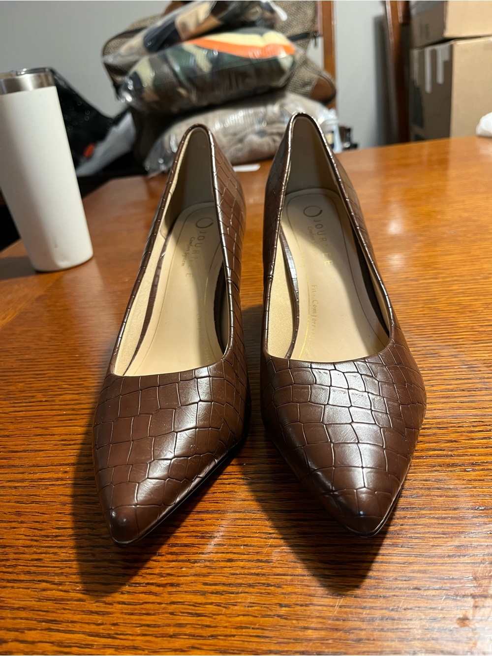 Journee collection 9.5 Classic Brown Croc-Embossed Pointed-Toe Pumps -Women NWOT